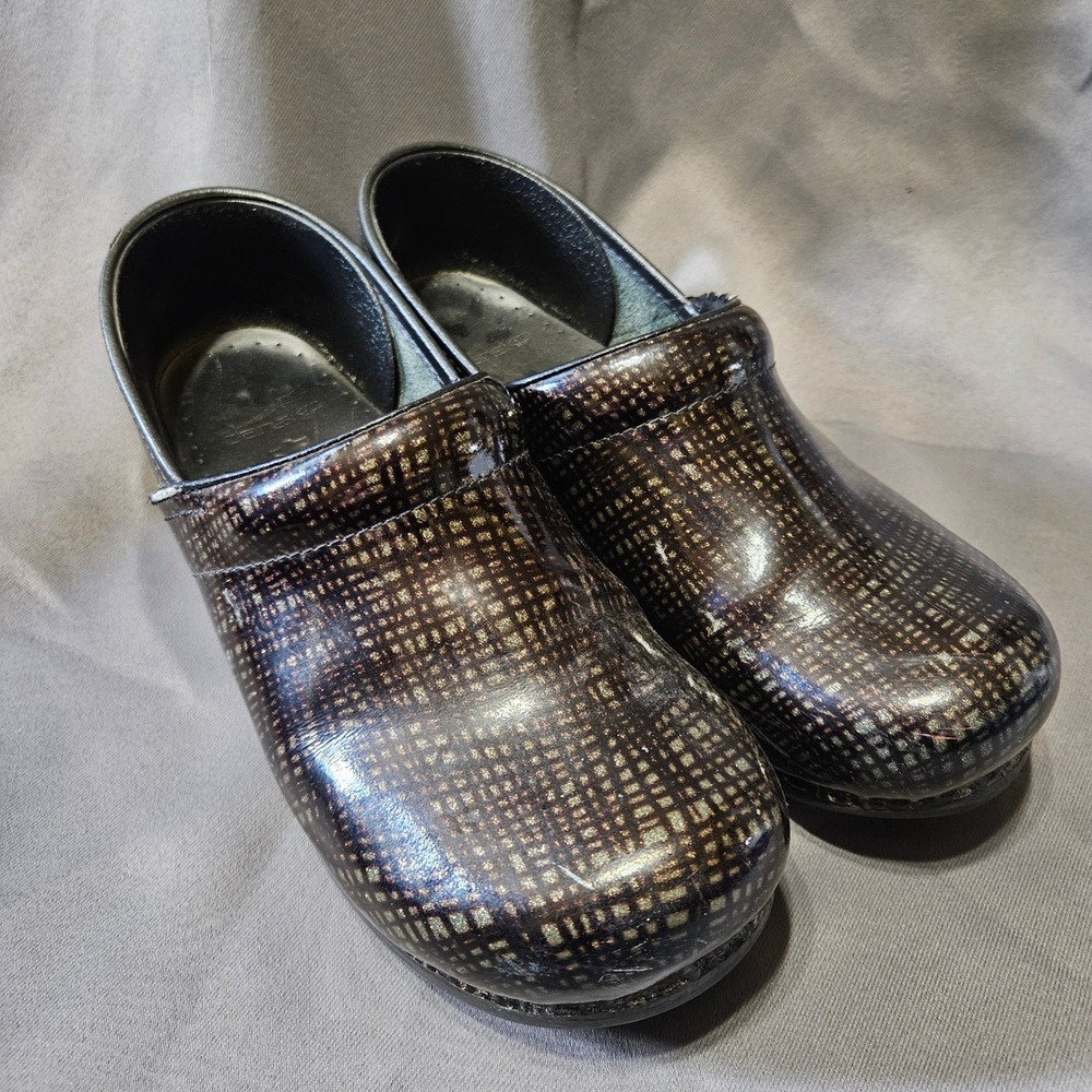 Dansko Professional Bronze Black Metallic‎ Grid Patent Leather Clogs Womens 40